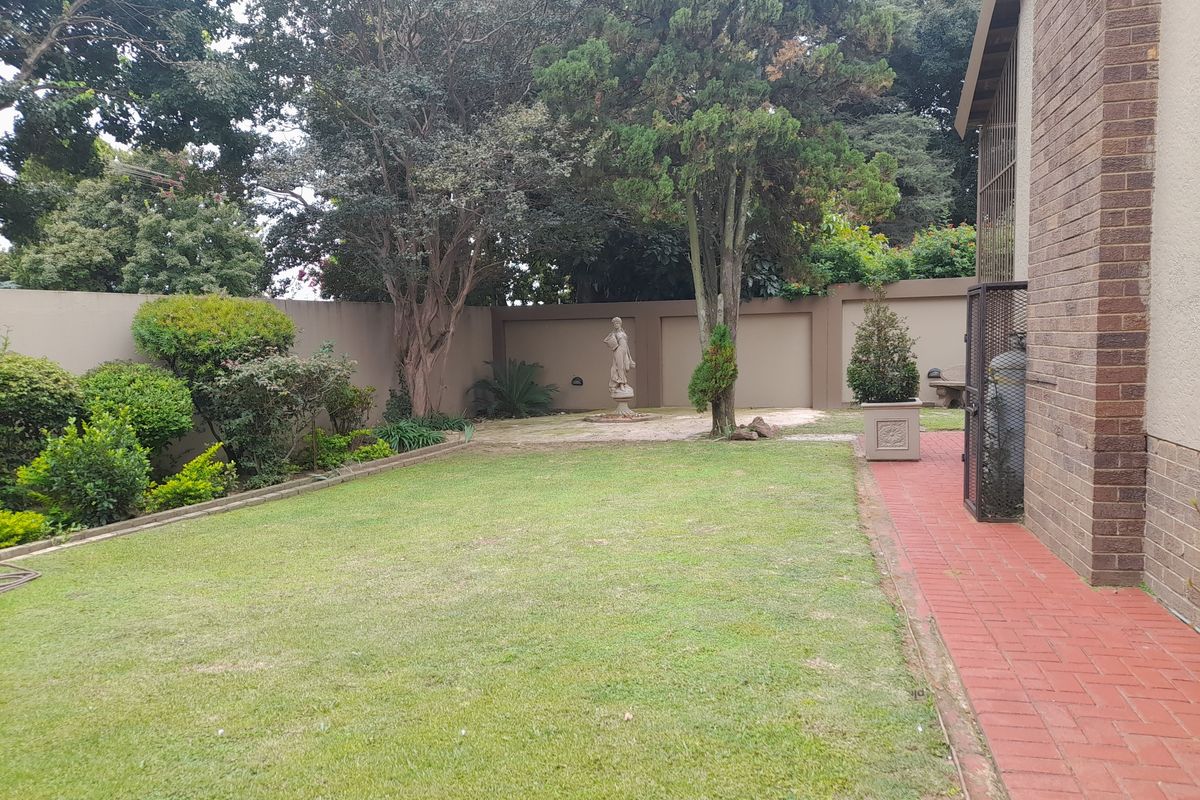 Stunning 3 Bedroom Family Home for sale in Evans Park - Photo 4