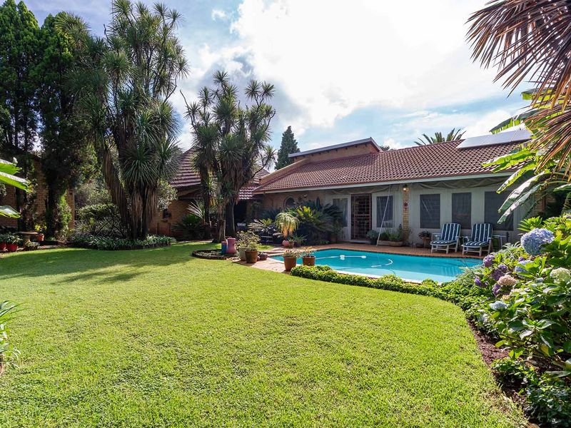 4 bedroom Entertainers dream for sale! - Photo 2