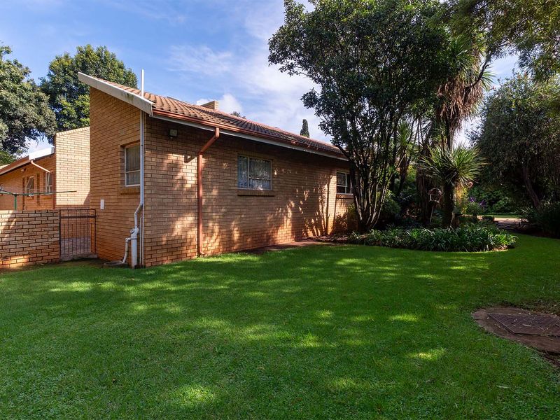 4 bedroom Entertainers dream for sale! - Photo 7