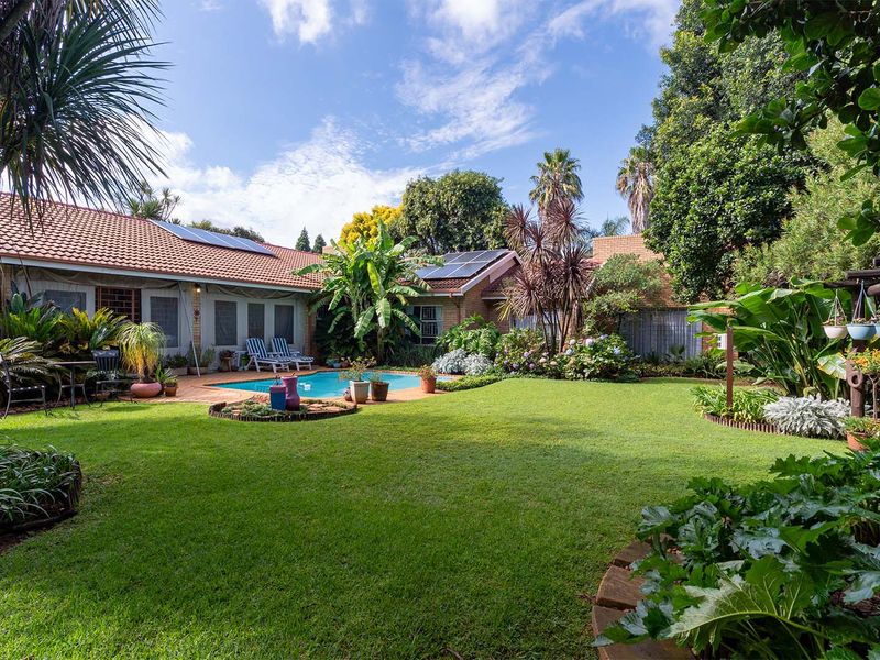 4 bedroom Entertainers dream for sale! - Photo 3