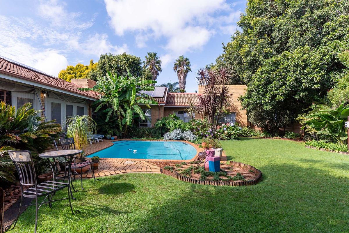 4 bedroom Entertainers dream for sale! - Photo 4