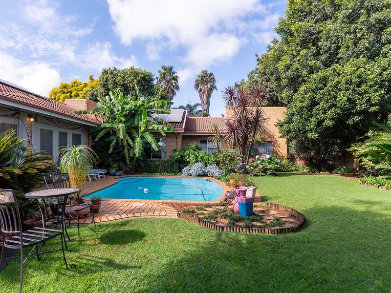 4 bedroom Entertainers dream for sale! - Photo 4