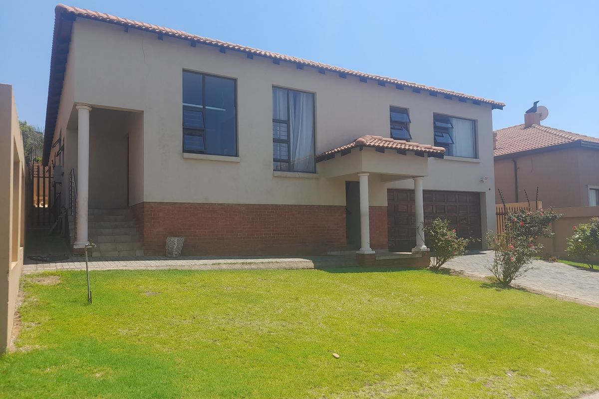 Beautiful Family home For sale in Secure Estate - Photo 2