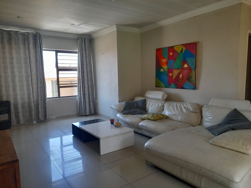Beautiful Family home For sale in Secure Estate - Photo 5