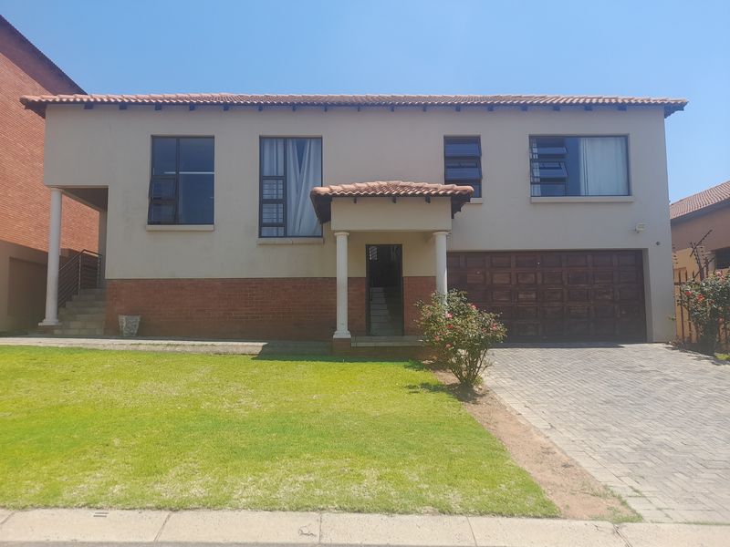 Beautiful Family home For sale in Secure Estate - Photo 1