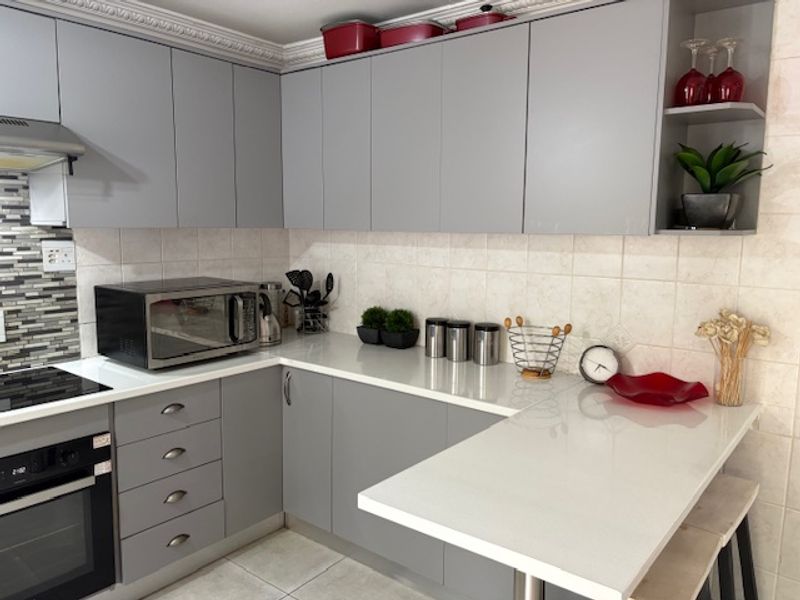 RENOVATED 3 BEDROOM - Photo 4