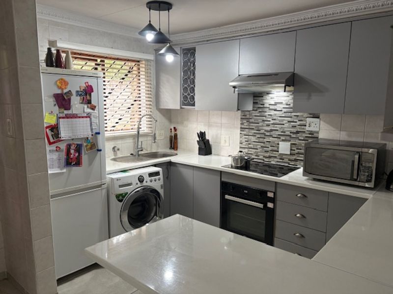 RENOVATED 3 BEDROOM - Photo 1