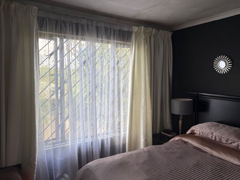 RENOVATED 3 BEDROOM - Photo 9