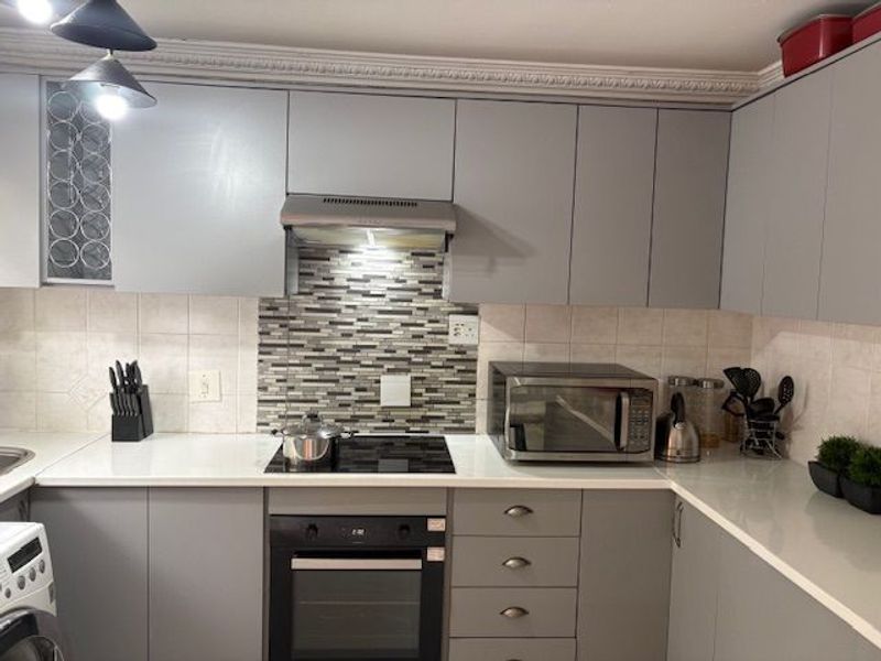 RENOVATED 3 BEDROOM - Photo 5