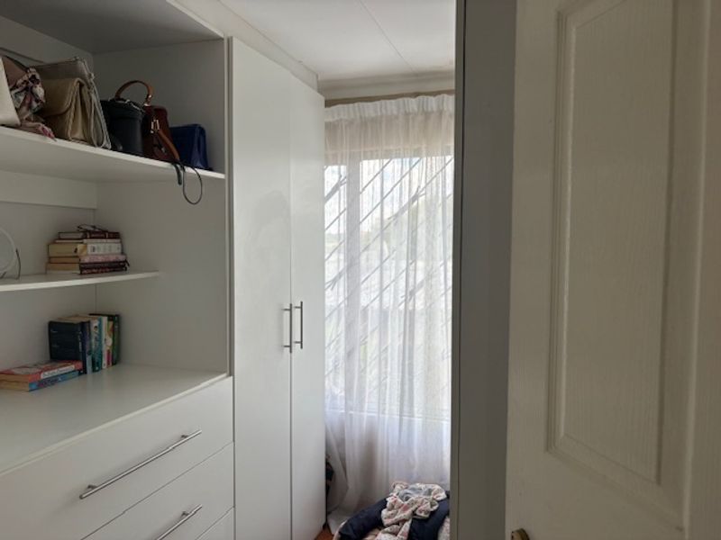RENOVATED 3 BEDROOM - Photo 10