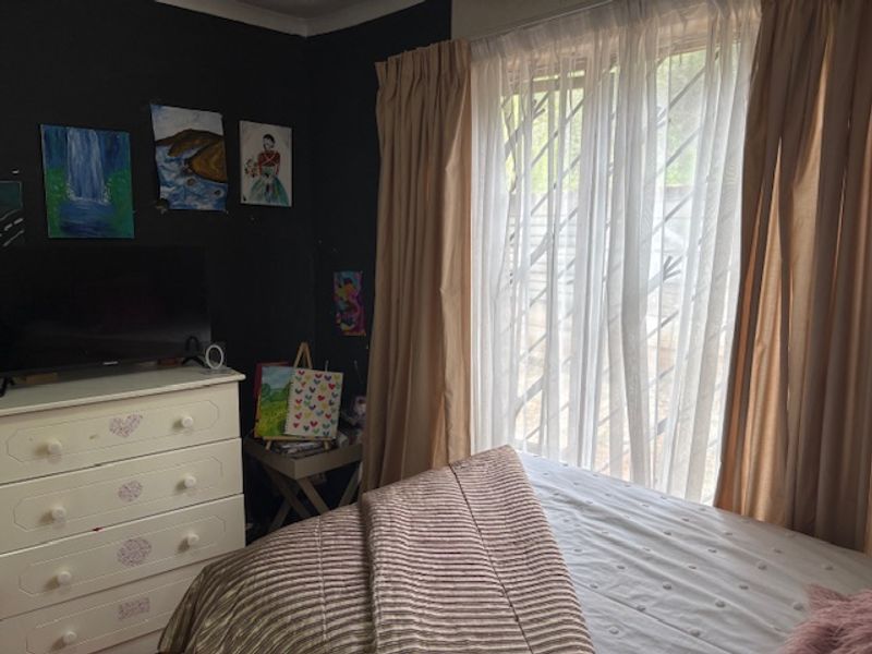RENOVATED 3 BEDROOM - Photo 7