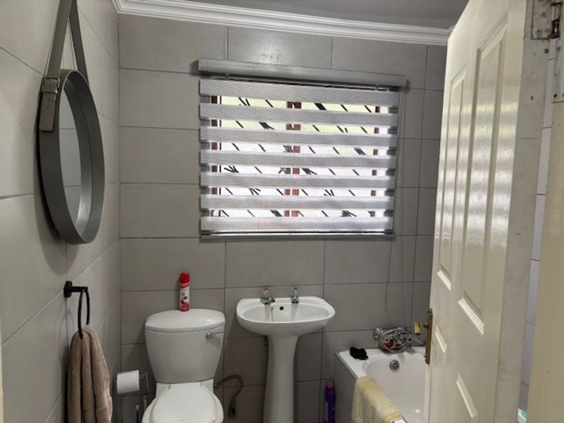 RENOVATED 3 BEDROOM - Photo 6