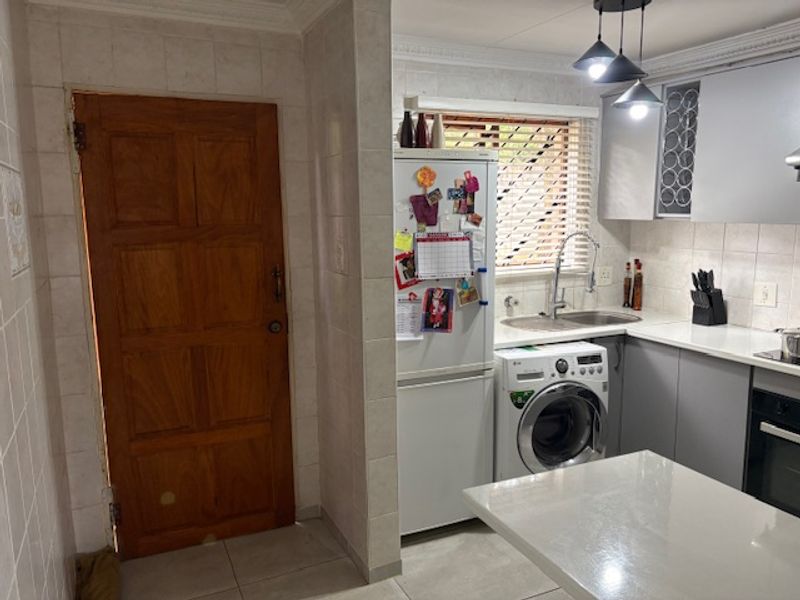 RENOVATED 3 BEDROOM - Photo 3