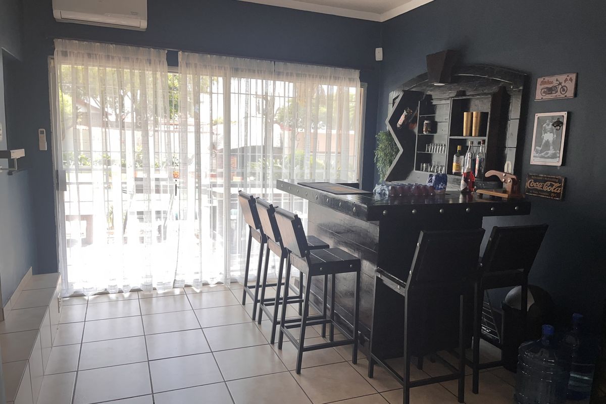 NEAT FAMILY HOME - Photo 5