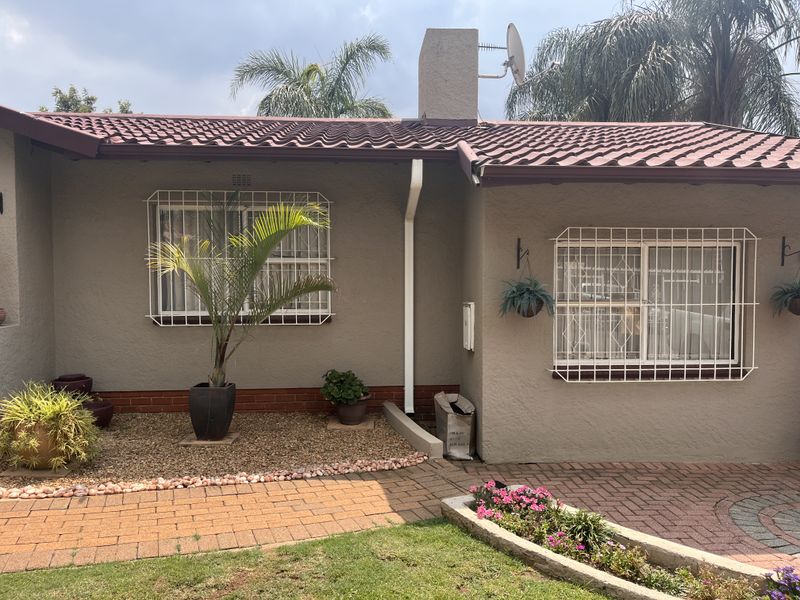 NEAT FAMILY HOME - Photo 2