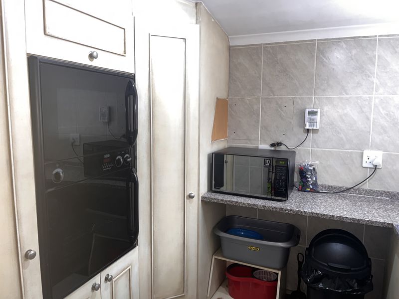 NEAT FAMILY HOME - Photo 10