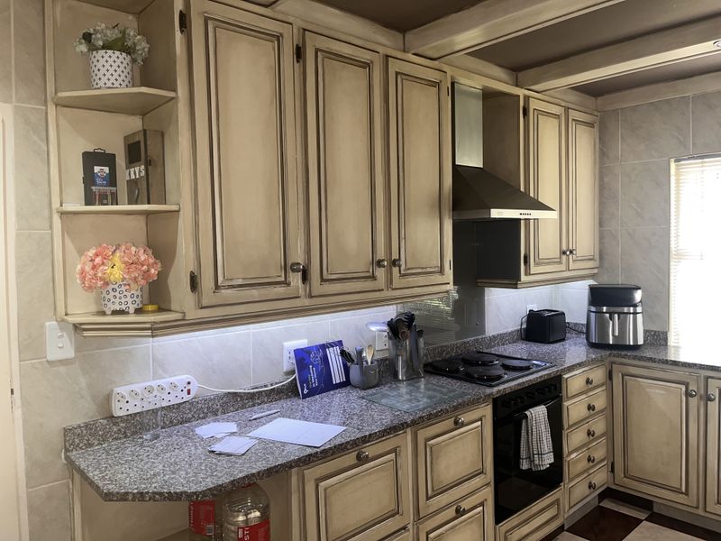 NEAT FAMILY HOME - Photo 9