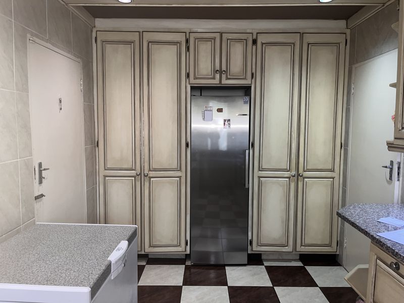 NEAT FAMILY HOME - Photo 8