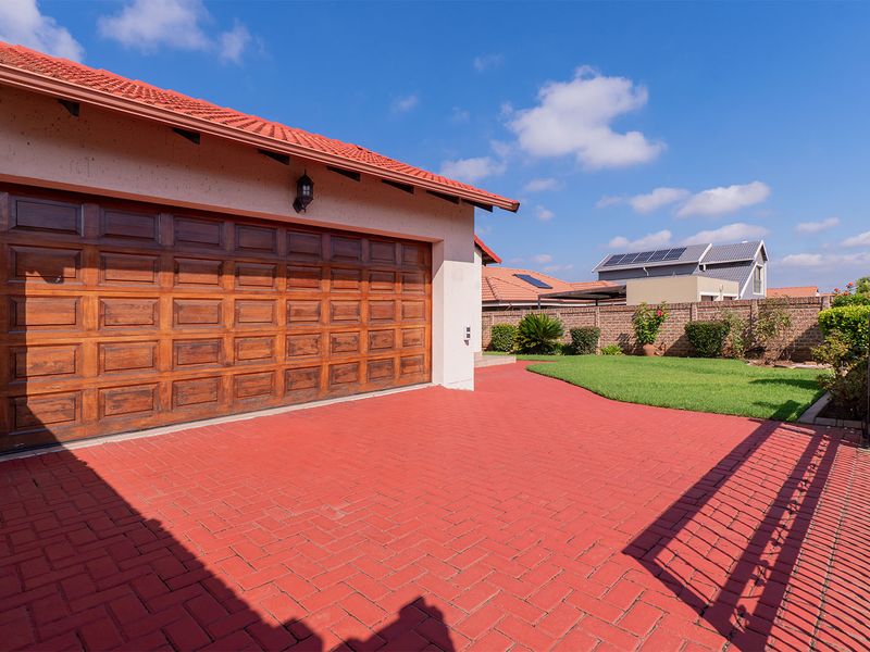 Freestanding Townhouse in Parkrand - Photo 3