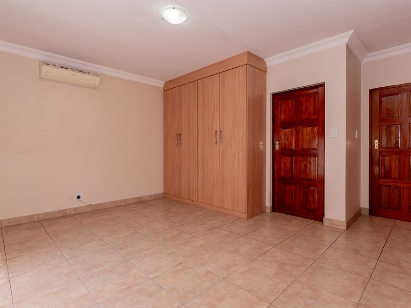 Freestanding Townhouse in Parkrand - Photo 10