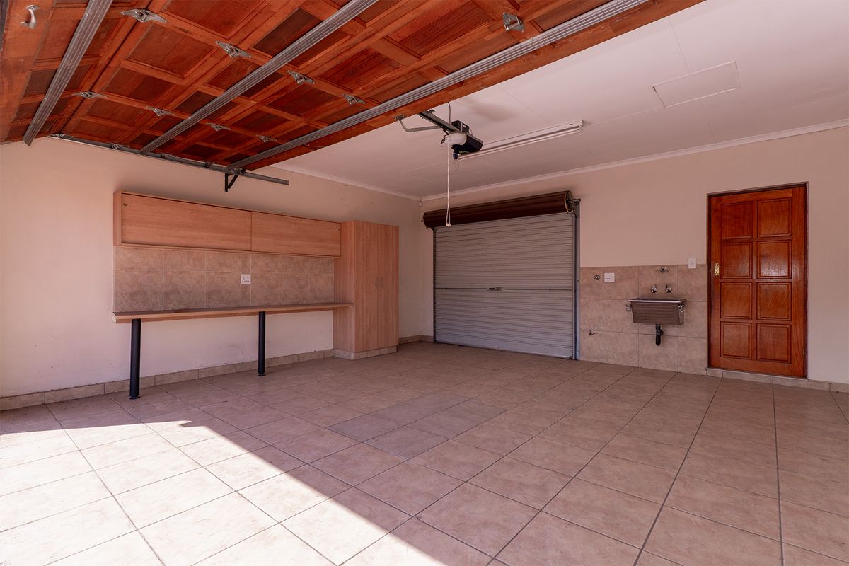 Freestanding Townhouse in Parkrand - Photo 4