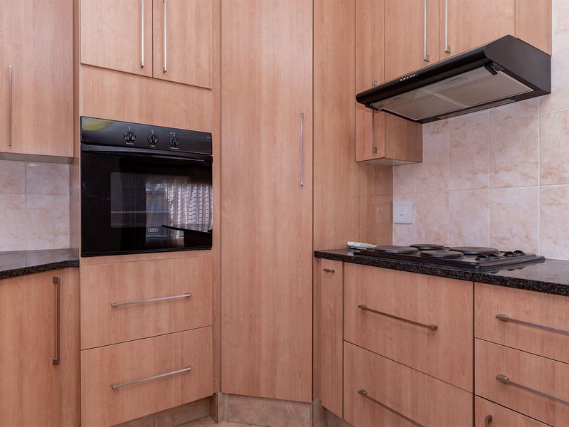 Freestanding Townhouse in Parkrand - Photo 8