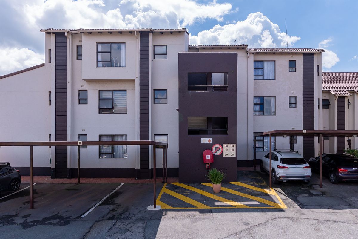 Spacious lock up and go apartment - Photo 2