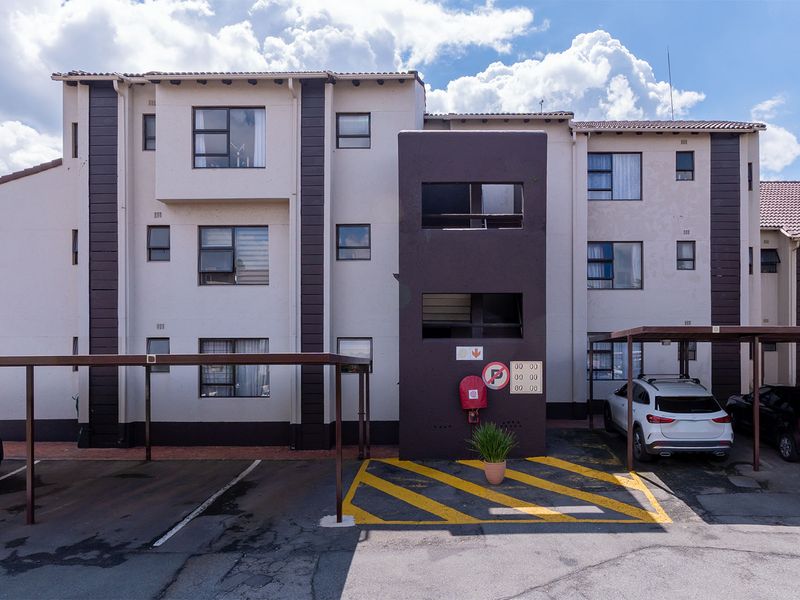 Spacious lock up and go apartment - Photo 2