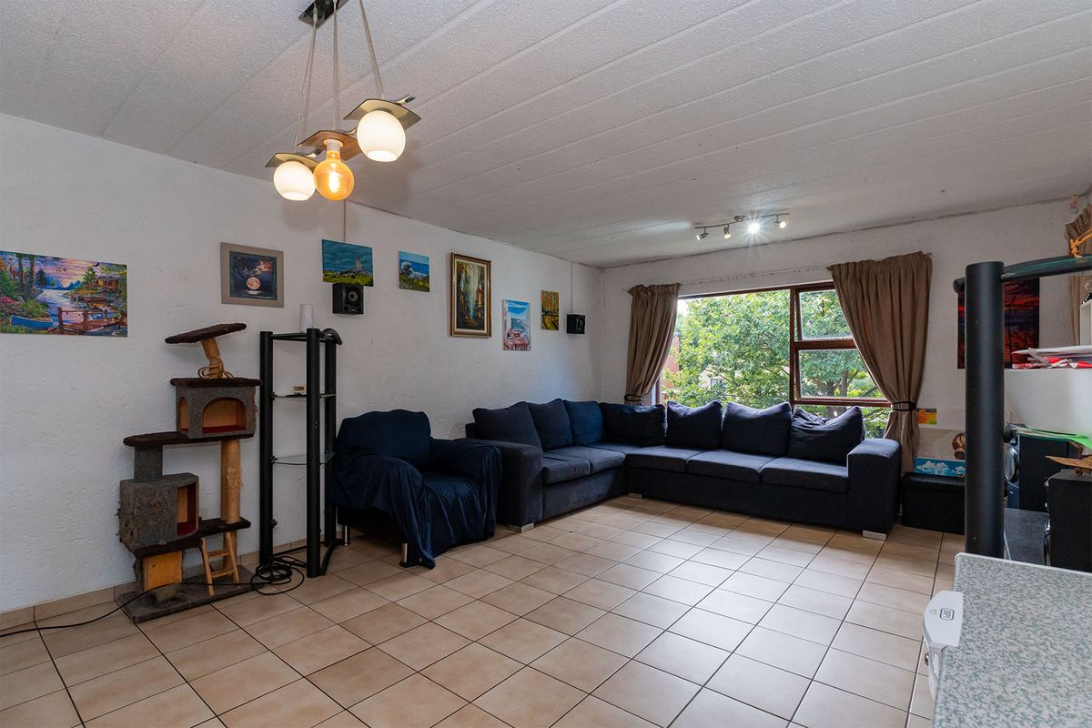 Spacious lock up and go apartment - Photo 5