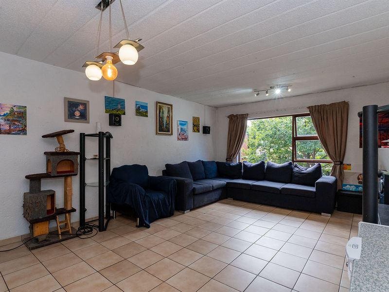 Spacious lock up and go apartment - Photo 5