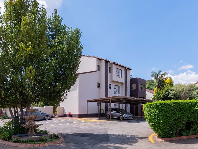 Spacious lock up and go apartment - Photo 3