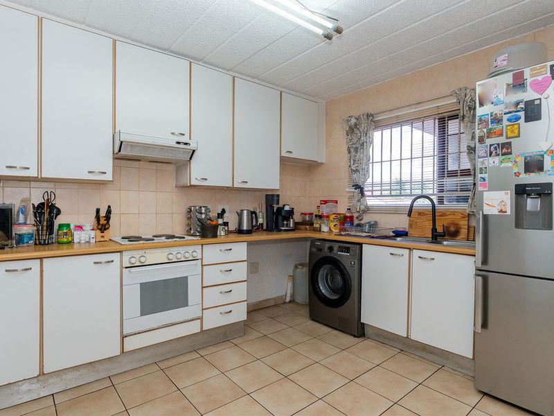 Spacious lock up and go apartment - Photo 10