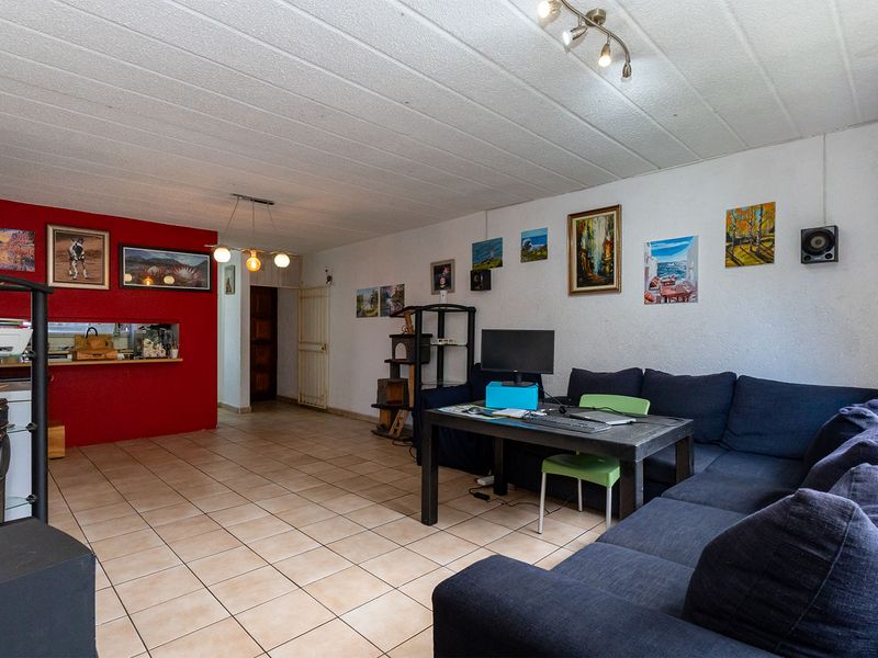 Spacious lock up and go apartment - Photo 6