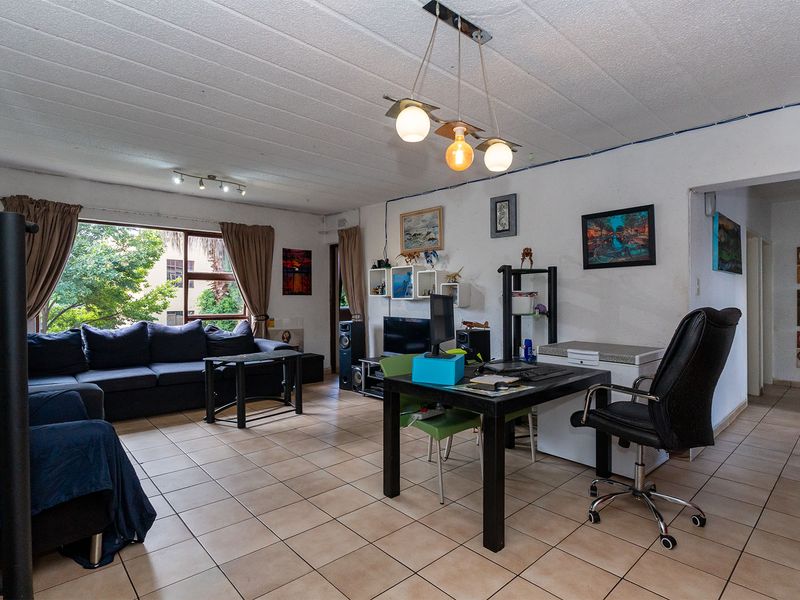 Spacious lock up and go apartment - Photo 4