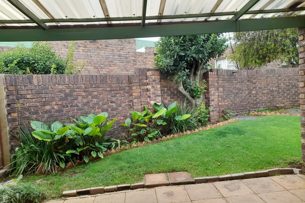 Simplex for sale in Oakdene - Photo 3