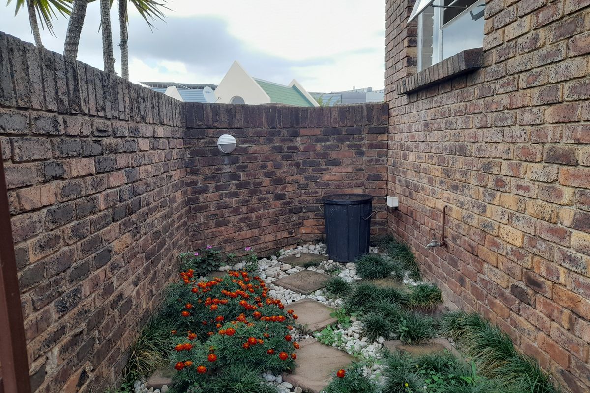 Simplex for sale in Oakdene - Photo 4