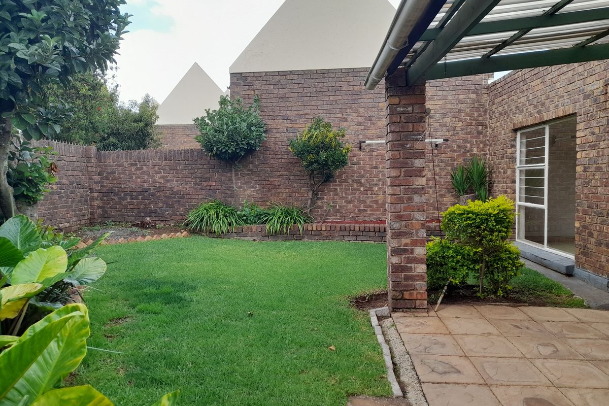 Simplex for sale in Oakdene - Photo 2