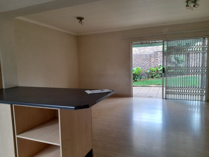 Simplex for sale in Oakdene - Photo 6