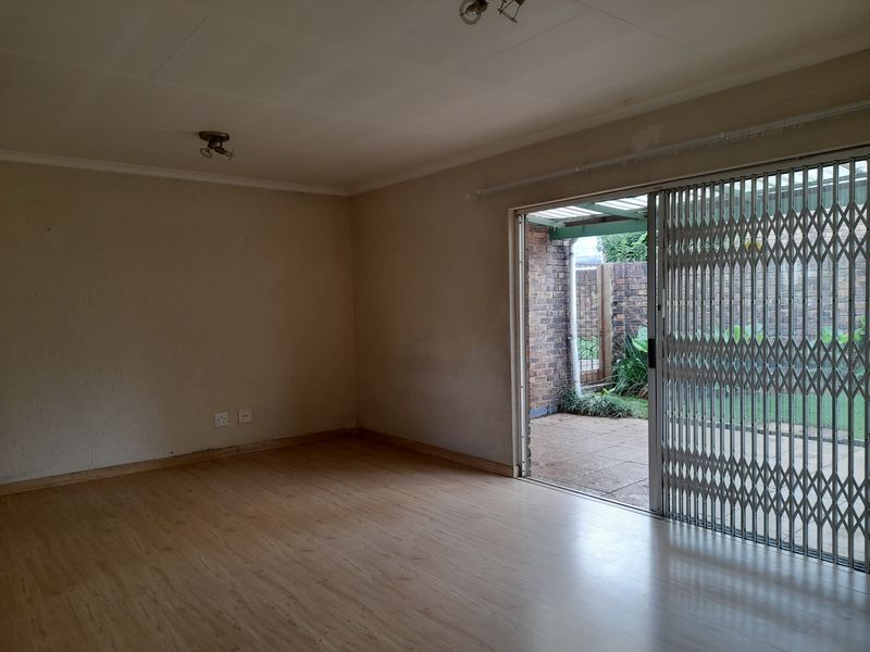 Simplex for sale in Oakdene - Photo 5