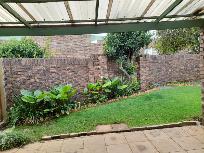 Simplex for sale in Oakdene - Photo 3