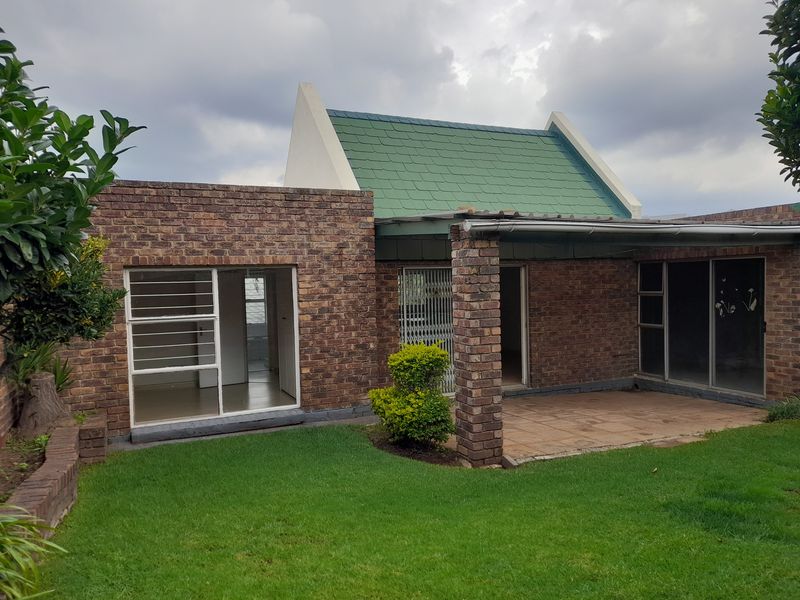 Simplex for sale in Oakdene - Photo 1
