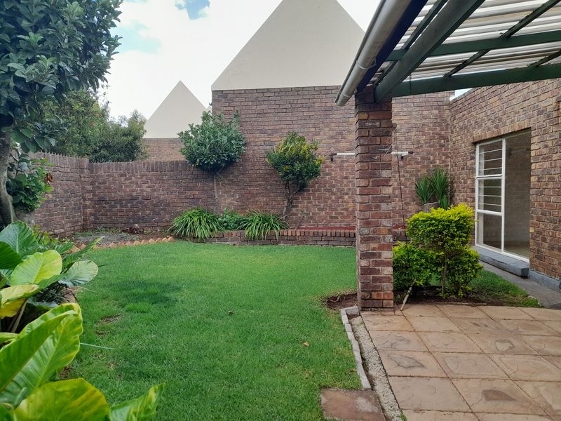 Simplex for sale in Oakdene - Photo 2