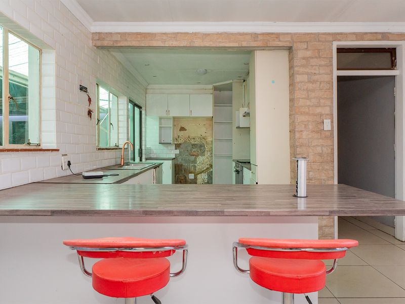 FREESTANDING 3-BED FAMILY HOME with a granny Flat  IN VAN DYK PARK! ✨ ​ - Photo 9