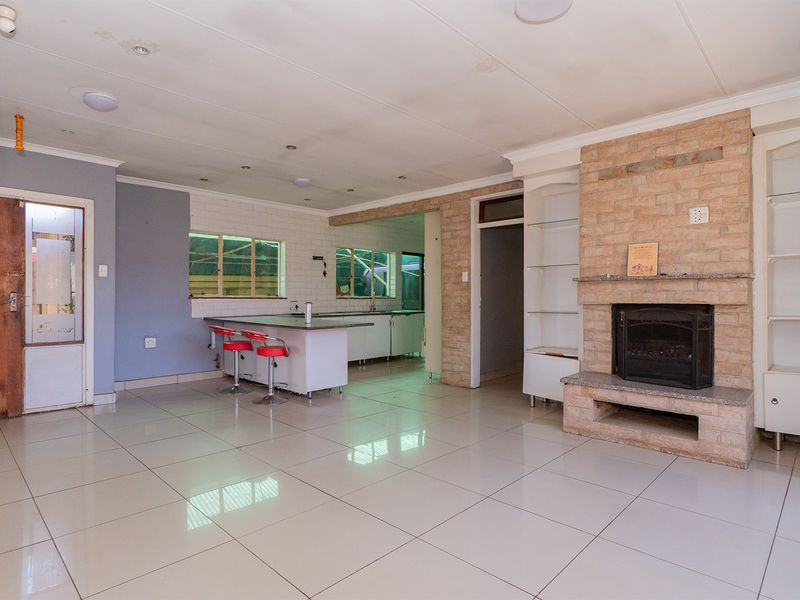 FREESTANDING 3-BED FAMILY HOME with a granny Flat  IN VAN DYK PARK! ✨ ​ - Photo 7