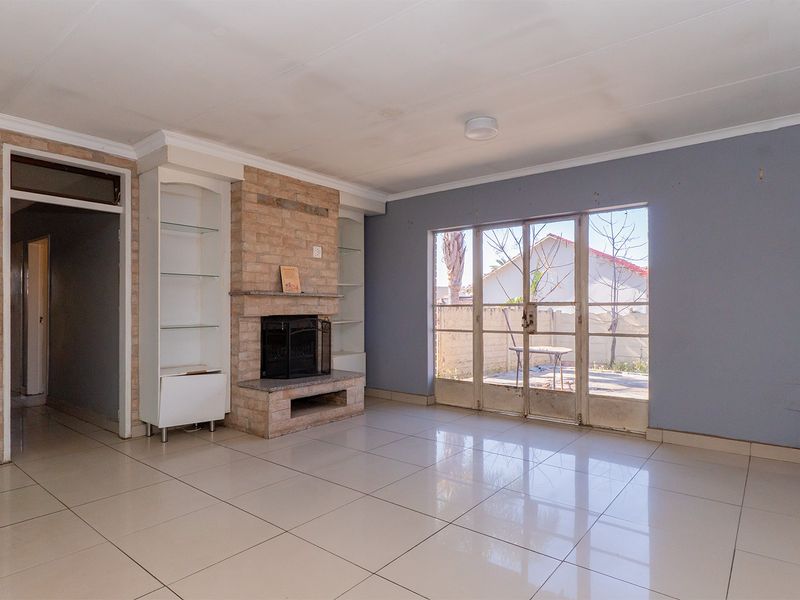 FREESTANDING 3-BED FAMILY HOME with a granny Flat  IN VAN DYK PARK! ✨ ​ - Photo 6