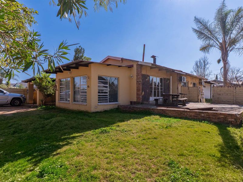 FREESTANDING 3-BED FAMILY HOME with a granny Flat  IN VAN DYK PARK! ✨ ​ - Photo 3