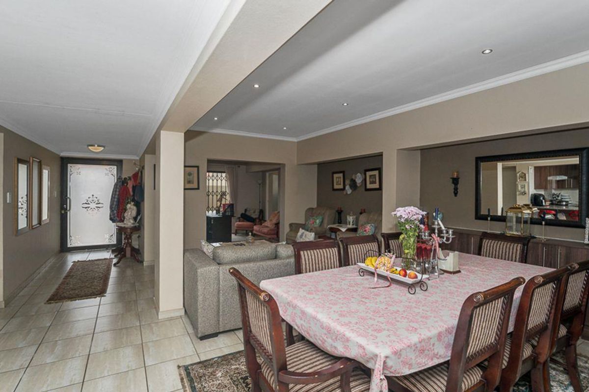 Picture-Perfect Renovated 3 Bedroom 2.5 Bathroom Home with Pool in Secure Estate - Photo 5