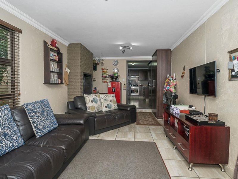 Picture-Perfect Renovated 3 Bedroom 2.5 Bathroom Home with Pool in Secure Estate - Photo 10