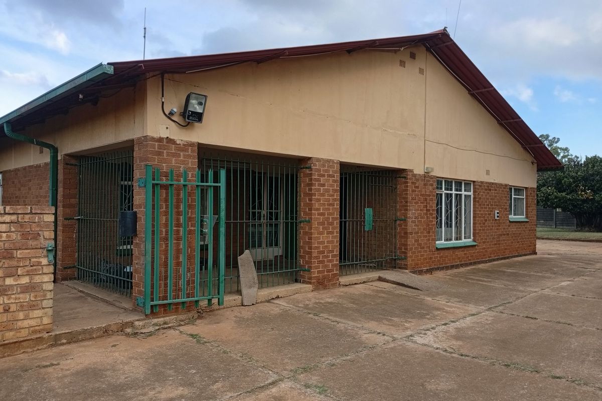 4-Bedroom Off-Grid Smallholding for Sale in Spaarwater AH - Photo 3