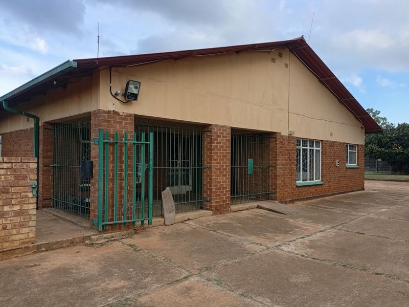 4-Bedroom Off-Grid Smallholding for Sale in Spaarwater AH - Photo 3